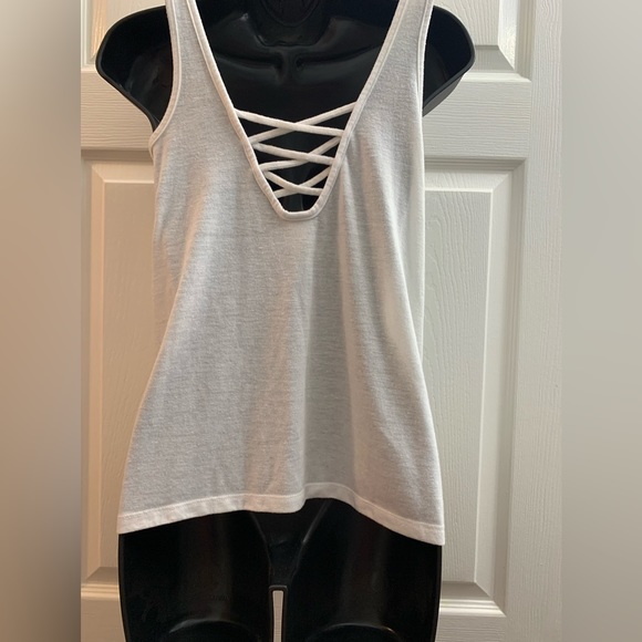 Victoria’s secrets sport white crisscross detail xs xs euc - Picture 3 of 3